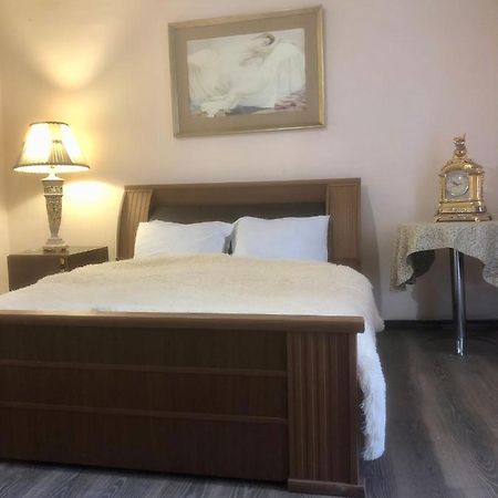 Villa Next To Victory Park Yerevan Bagian luar foto