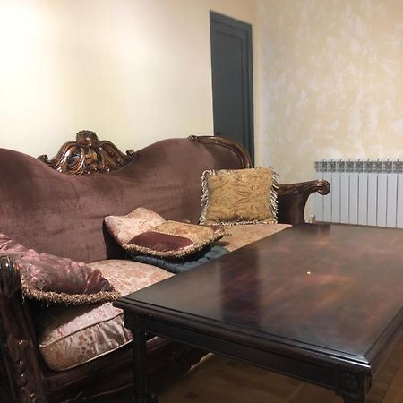 Villa Next To Victory Park Yerevan Bagian luar foto