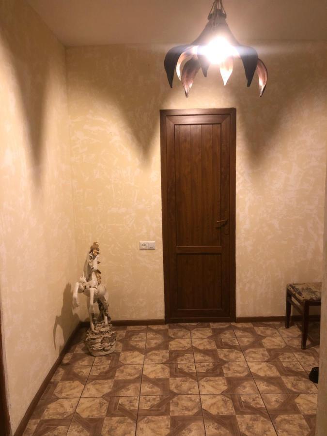 Villa Next To Victory Park Yerevan Bagian luar foto