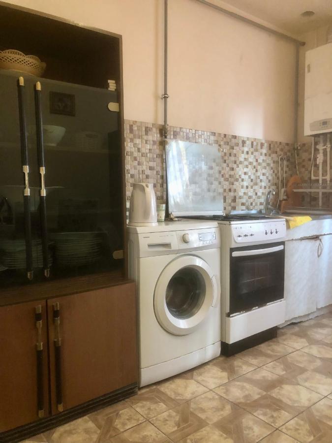 Villa Next To Victory Park Yerevan Bagian luar foto